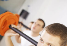 Hnébeygja fyrir framan leggur minna álag á hné og bak