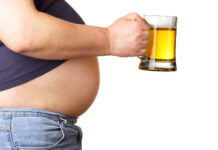 Áfengisdrykkja leiðir til óholls mataræðis