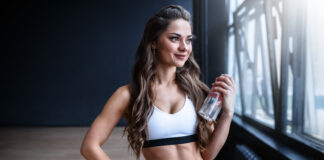 Sex seigar ranghugmyndir um konur og styrktarþjálfun